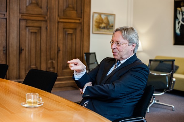 Groningen burgemeester Peter den Oudsten-17