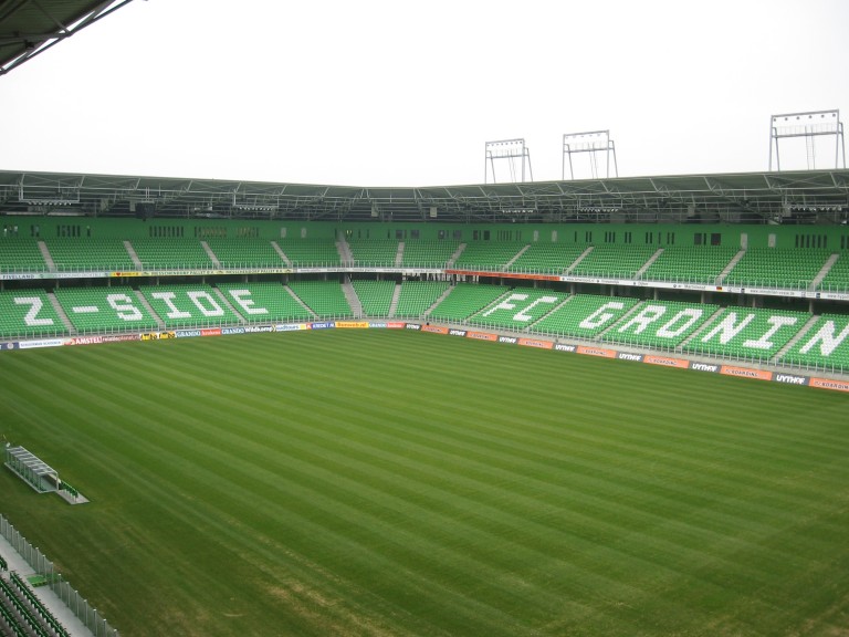 Jeugdspelers FC Groningen krijgen kickbocks-training van Sem Schilt