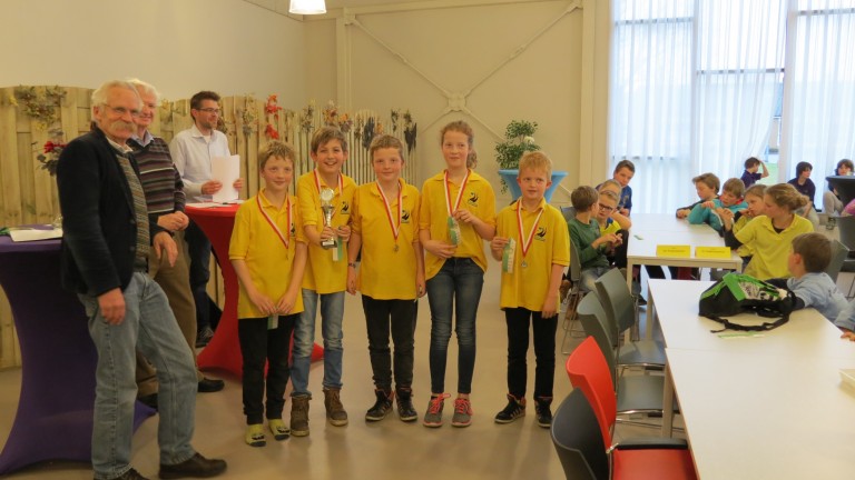 OBS De Tweemaster uit Winschoten naar halve finale NK schooldammen