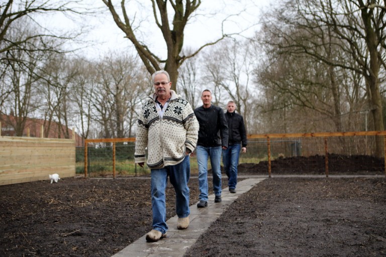 Vereniging legt moestuin voor omwonenden aan in Oude Pekela