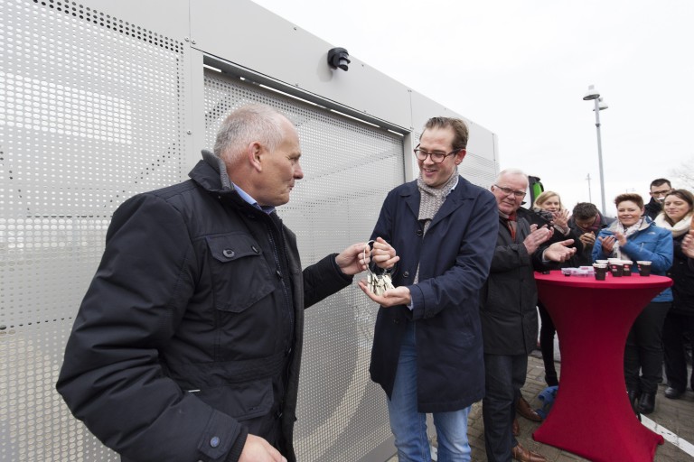 Wethouder de Rook opent Park & Bike bij P + R Hoogkerk