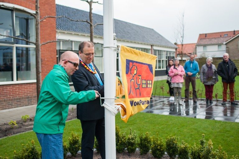 Wethouder Nederveen opent zorggebouw in Aduard