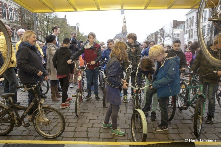 Eerste pop-up kinderfietsenwinkel geopend in Groningen; ‘Elk kind een fiets’