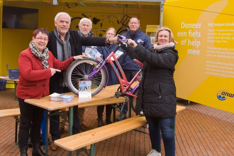 Wethouders Oldambt geven startsein inzameling kinderfietsen