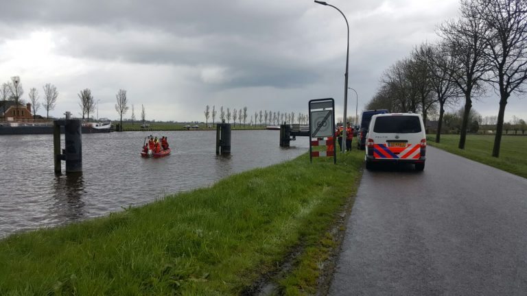 Duikers en helikopter zoeken vermiste drenkeling in Gaarkeuken