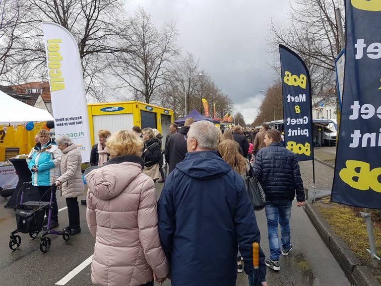 Verenigingsmarkt in centrum van Bedum