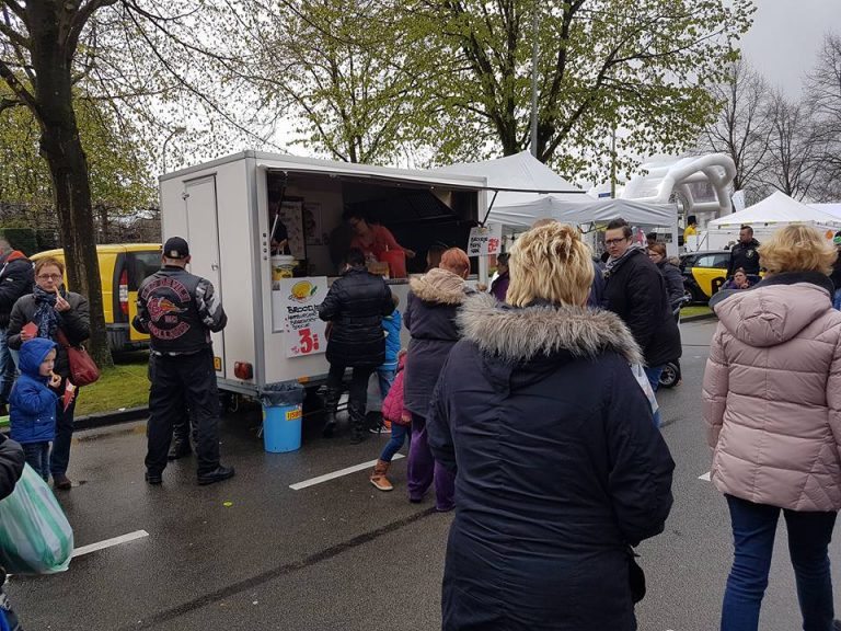 “De handel valt in het water” tijdens Oranjemarkt in Sappemeer