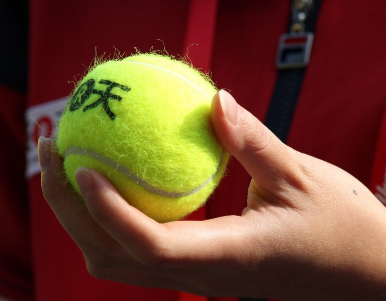 Groninger slaat tennisballen met wiet over gevangenismuur