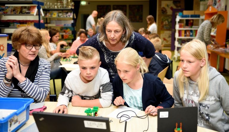 CBS De Wegwijzer in Slochteren neemt afscheid van Schoolschrijver