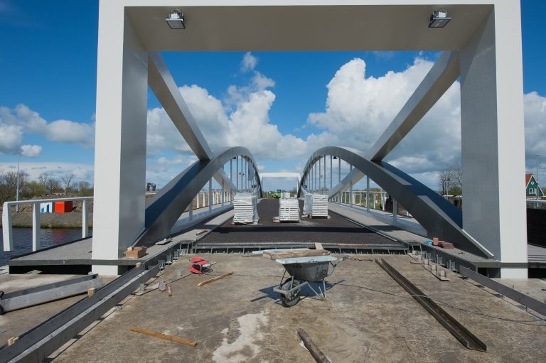 Nieuwe brug Dorkwerd vertoond kinderziektes