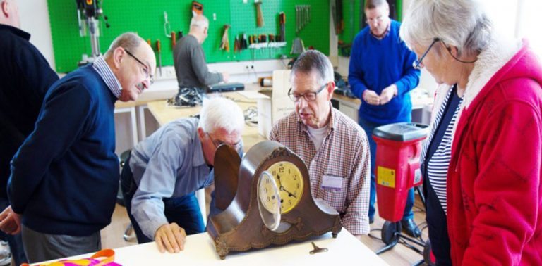 Repair Café viert eerste lustrum met doven en vluchtelingen