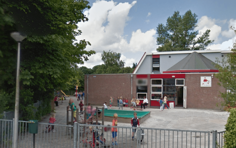 Brandweer ontruimt schoolgebouw in Zuidhorn wegens gaslucht