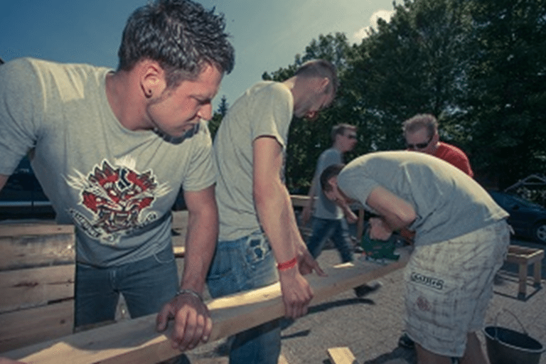 Q-dance-fans in actie voor kwetsbare jongeren in Groningen