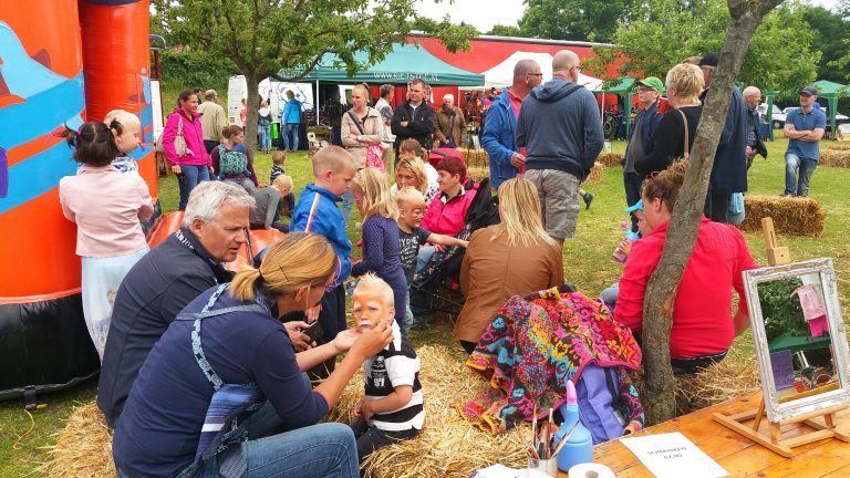 Recorddrukte open dag paardenmelkerij