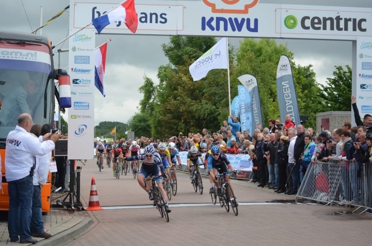 Lonneke Uneken Nederlands kampioen wielrennen