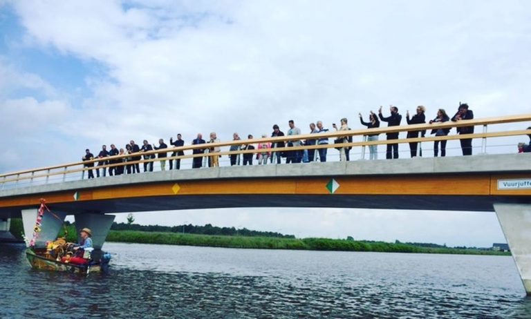 Eilanden Blauwestad verbonden door nieuwe brug