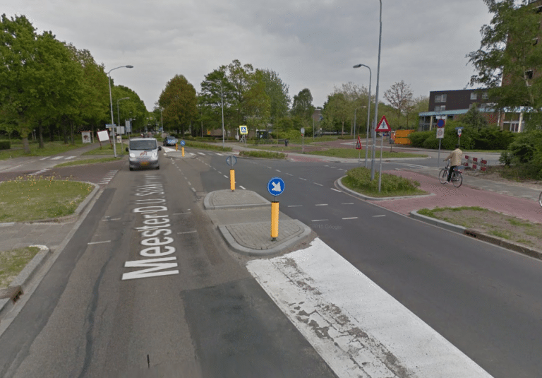 Persoon bekneld in auto na botsing in Winschoten