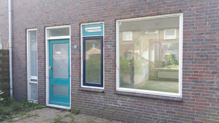 Huis beklad met hakenkruizen: politie zoekt getuigen