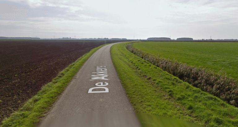 Chauffeur gewond bij kanteling aanhangwagen