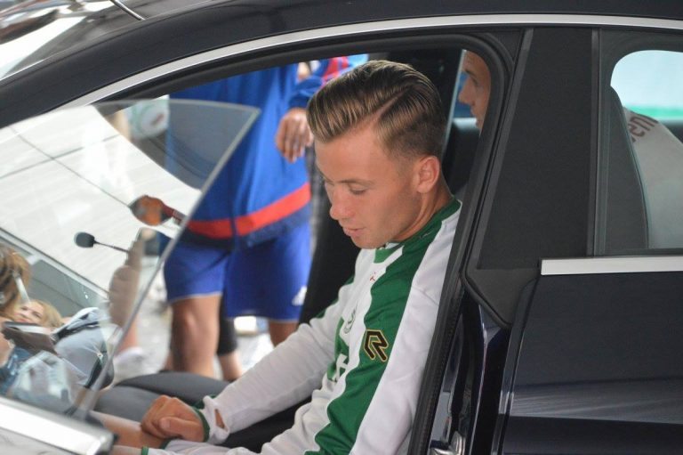 Selfie met FC Groningen-speler in nieuwe Mercedes