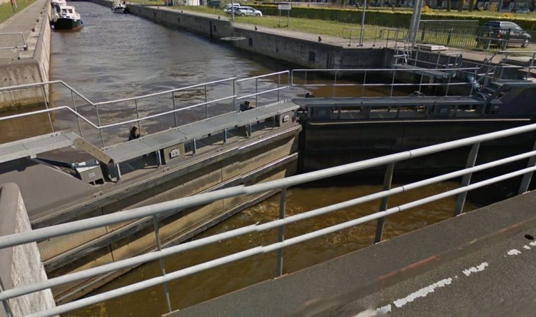 Oostersluis na blokkade weer open