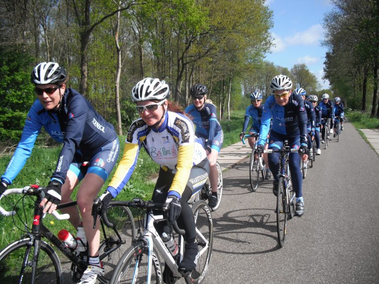 K6 op de fiets ‘Against Cancer’