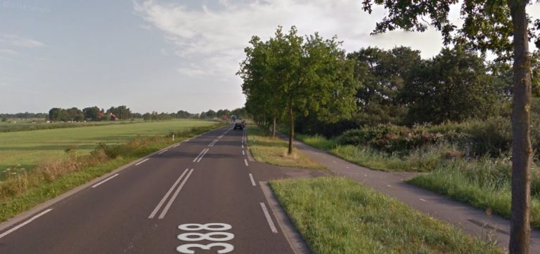 Frontale botsing scooterrijders in Oldekerk