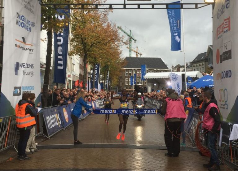 Tola en Kibiwot winnen 30e editie 4 Mijl van Groningen