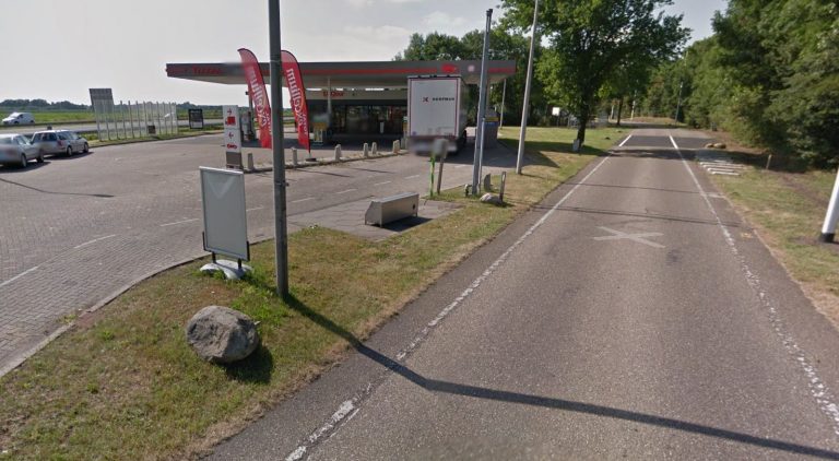 Automobilist zwaar gewond na botsing bij tankstation