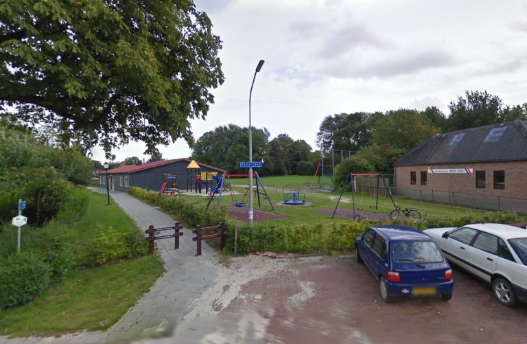 Leerlingen Abt Emoschool ontbijten met burgemeester Loppersum