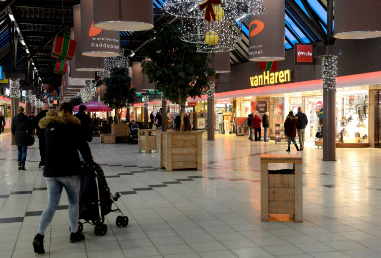 Verdeeldheid over koopzondag zorgt voor onrust Winkelcentrum Paddepoel