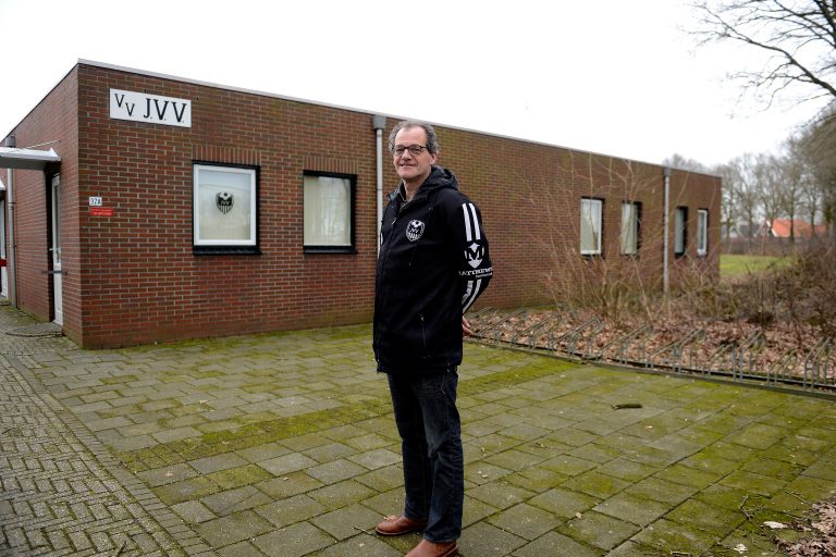 Trainer Johan Schoemaker blaast Jipsingboertanger voetbalclub nieuw leven in