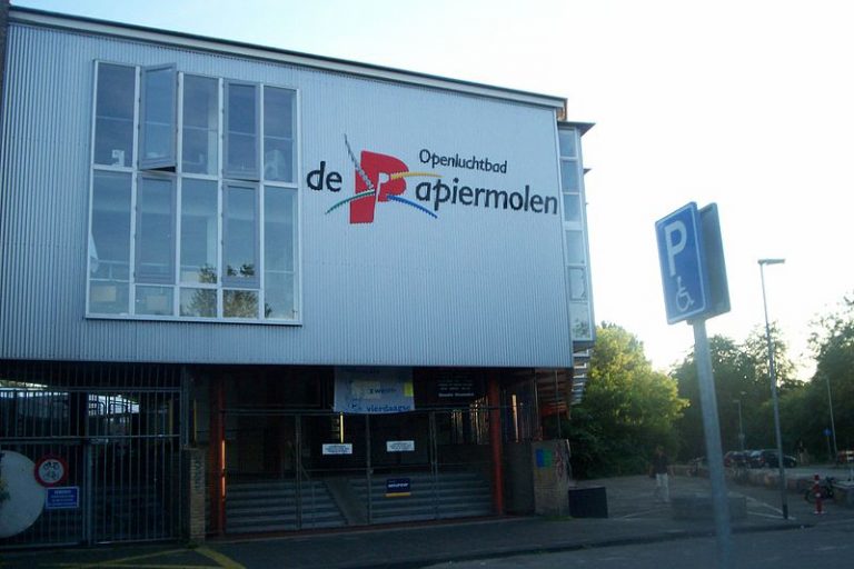 Papiermolen gevuld met 4,5 liter water