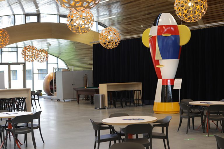 Groninger Museum geeft Mendini’s Tête Géante in bruikleen aan Martini Ziekenhuis