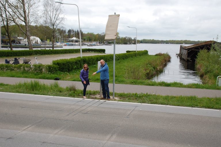 Verkeerstellers meten verkeer op hoofdwegen in Haren