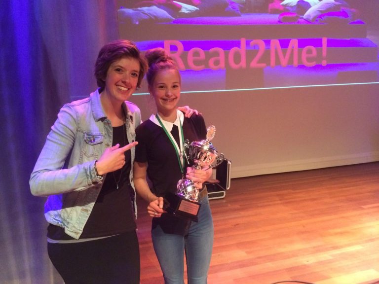 Fenniek Jager wint landelijke voorleeswedstrijd Read2Me!