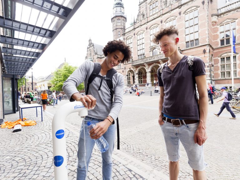 Summer Schools, Paradigm of werken in de kroeg: buitenlandse studenten vermaken zich prima in stad