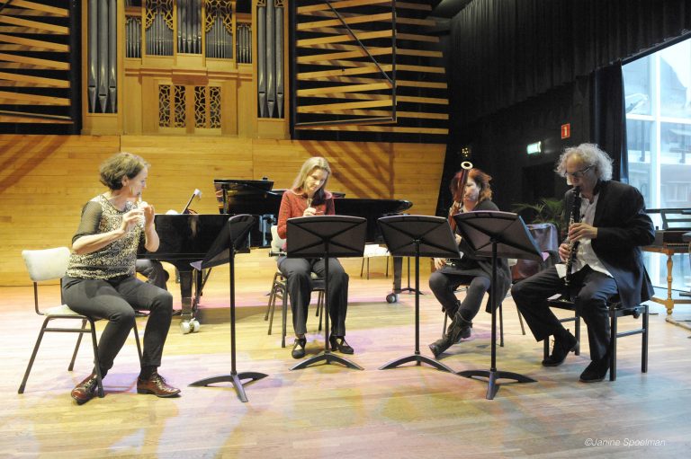 Muzikaaltalent speelt bij VRIJDAG