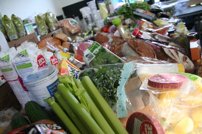 Natuur en Milieufederaties roepen consumenten op om supermarkten te attenderen op bijeenkomst voedselverspilling