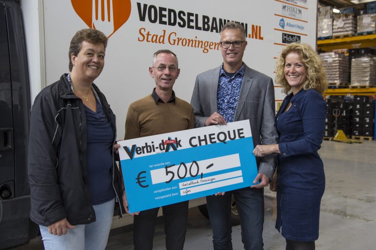 Schenking voor Voedselbank Groningen